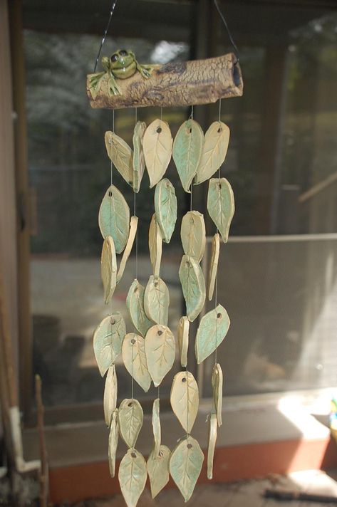 Air Dry Clay Leaves, Ceramic Chimes, Clay Wind Chimes, Ideas Arcilla, Ceramic Wind Chimes, Hand Building, Pottery Handbuilding, Clay Crafts Air Dry, Ceramics Ideas