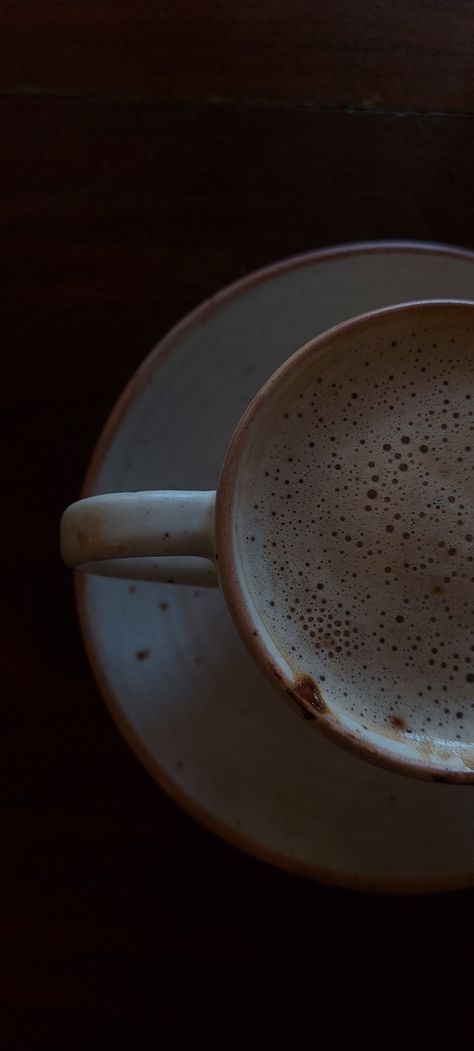 Coffee mug kept on a wooden table Early Morning Coffee Aesthetic, Rainy Coffee, Rainy Day Coffee, Early Morning Coffee, Rainy Morning, Afternoon Delight, Character Pictures, Coffee Pictures, Early Mornings