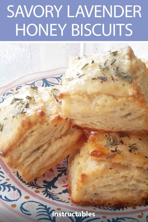 Lavender Food, Flakey Biscuits, Honey Biscuits, Biscuits Homemade, Easy Biscuits, Baking Holiday, Lavender Recipes, Biscuits Easy, Lavender Honey