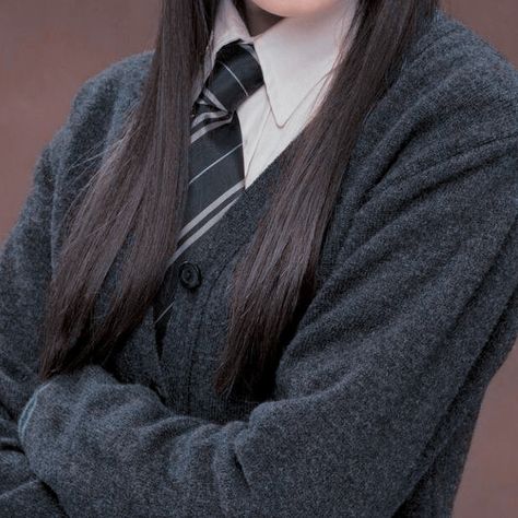 ravenclaw uniform ຊ 𝙙𝙞𝙯𝙩𝙝𝙚𝙢𝙤𝙣𝙨𝙩𝙚𝙧 Ravenclaw Uniform Female, Ravenclaw Oc, Charlotte Holmes, Ravenclaw Uniform, Pandora Lovegood, Casual Uniform, Hogwarts Uniform, Oc Aesthetic, Cho Chang