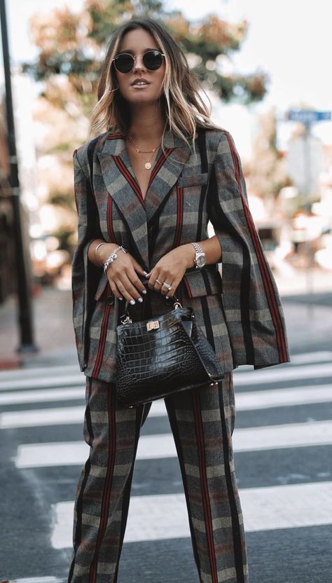 Plaid Suit Jacket Outfits For Women, Plaid Suit Jacket, Tartan Fashion, Sleek Dress, Classic Clothing, Outfit Challenge, Fall Wear, Stylish Work Outfits, Professional Outfits