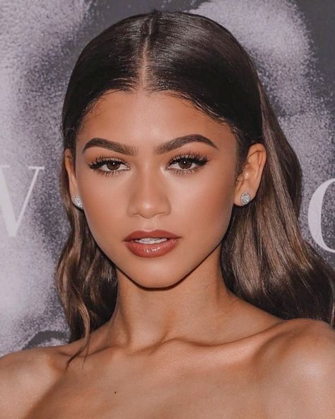 stella alonso | twisted lies First Date Makeup, Zendaya Makeup, Makeup Tips For Brown Eyes, Red Carpet Makeup, Makeup Tip, Celebrity Makeup Looks, Date Makeup, Best Makeup Tips, Makeup Hacks