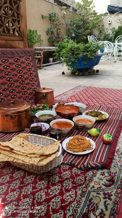 Eating On The Floor, Front Yard Flowers, Piscinas Pequeñas, Persian Tea, Beautiful Flower Gardens, Pools For Small Yards, Backyard Covered Patios, Yard Flowers, Iranian Food