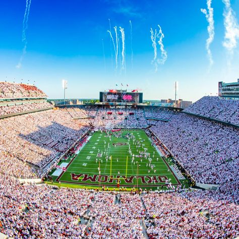 Oklahoma Sooners Football, Ou Football, Oklahoma Football, The University Of Oklahoma, Football Stadium, Dream School, University Of Oklahoma, Football Stadiums, Oklahoma Sooners