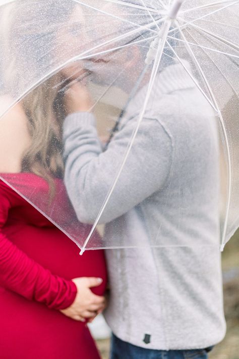 Maternity Umbrella Pictures, Umbrella Maternity Pictures, Maternity Pictures In The Rain, Maternity Photography Rain, Rainy Maternity Photos, Maternity Rain Photoshoot, Rainy Day Maternity Photoshoot, Rain Maternity Photos, Rainy Maternity Shoot