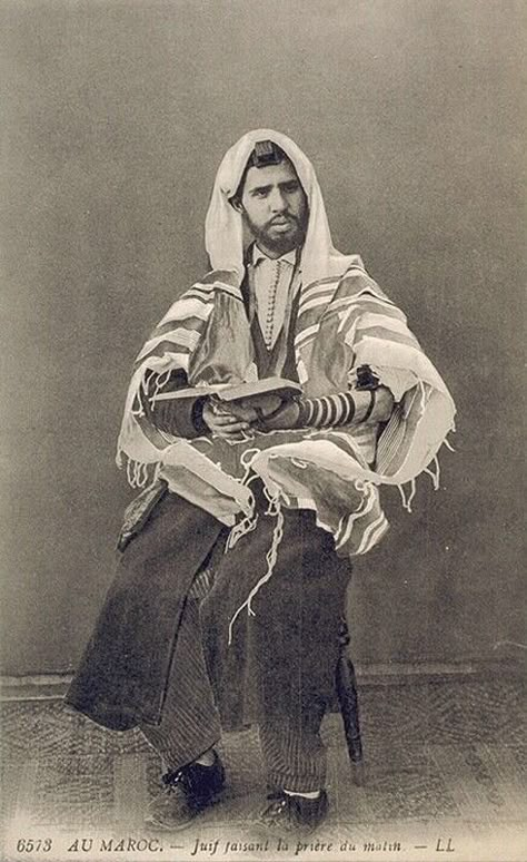 Mizrahi Jews, Ancient Jews, Jewish Clothing, Jewish Beliefs, Colonial Africa, Jewish Men, Jewish Heritage, Jewish Culture, Jewish History