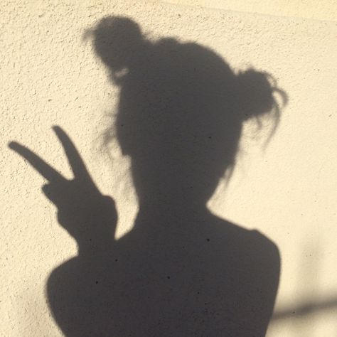 uglytoast: “ today has been soooo boring but at least my hair looks alright ” Tumblr Pics, Shotting Photo, Shadow Pictures, Photos Tumblr, Foto Poses, Photography Subjects, Tumblr Photography, Trik Fotografi, 영감을 주는 캐릭터