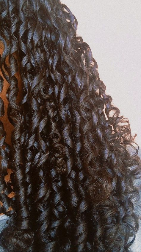 Long Natural Curly Hair, 3b Hair, Curly Afro Hair, Curly Hair Beauty, Natural Curly Hair Cuts, Curly Hair Problems, Curly Hair Tutorial, Curly Hair Photos, Curly Hair Extensions