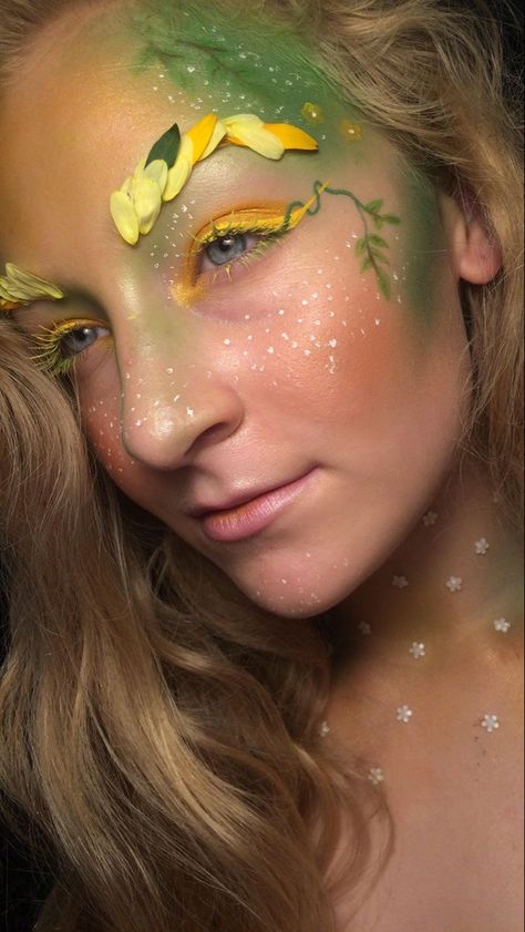 Nature Makeup Looks Halloween, Flower Witch Makeup, Summer Fairy Makeup, Woodland Fairy Hair, Green Flower Makeup, Autumn Fairy Makeup, Flower Make Up, Earth Fairy Makeup, Forest Nymph Makeup