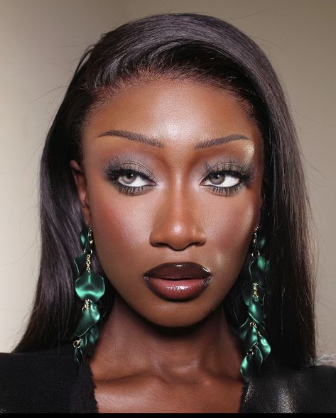 Editorial Makeup Dark Skin, Vintage Makeup Looks Black Women, Simple And Cute Makeup Looks, 90s Make Up Black Women, 70s Black Women Makeup, 1970s Makeup Black Women, 60s Makeup Black Women, 90s Black Makeup, 80s Makeup Black Women