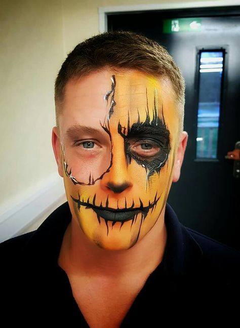 Mens Face Paint, Face Paint For Men, Scarecrow Face Paint, Guy Face, Pumpkin Face Paint, Halloween Hombre, Scary Pumpkin Faces, Scarecrow Face, Painting Halloween