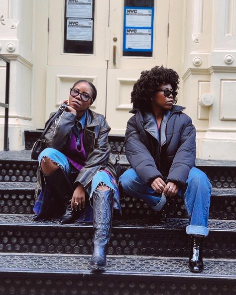 Sisters Sitting on a stoop in soho Trio Sitting Pose, Sitting Stairs Pose, Duo Poses Sitting, Sitting On Stairs Reference, Duo Sitting Pose, Person Sitting On Stairs, People Sitting On Stairs, Sisters Editorial, Duo Editorial