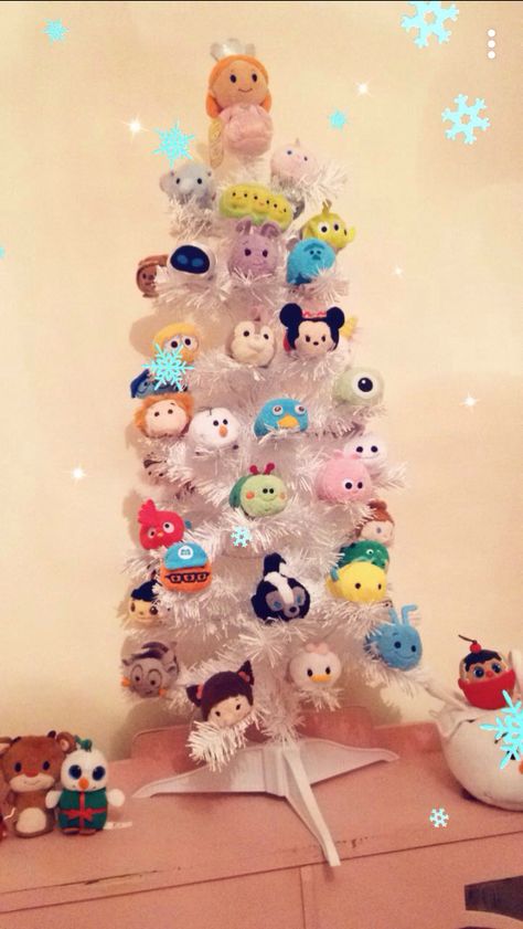 My updated tsum tsum Christmas tree 🎄❤️😊 Tsum Tsum Christmas Tree, Tsum Tsum Christmas, Gift Drawing, Disney Tsum Tsum, Disney Life, Christmas Vibes, Christmas Tree With Gifts, Tsum Tsum, All Things Christmas