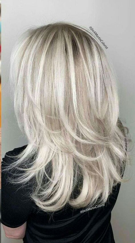 Silver Blonde Hair, Stacked Bob, Blonde Hair With Bangs, Growing Out Short Hair Styles, Silver Blonde, Blending Gray Hair, Trendy Short Hair, Trendy Haircuts, Bob Haircut