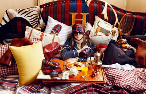 I want to be there. Style College, Company Picnic, Prep Style, Preppy Lifestyle, Style Preppy, Breakfast In Bed, Summer Picnic, Kilt, Tartan Plaid