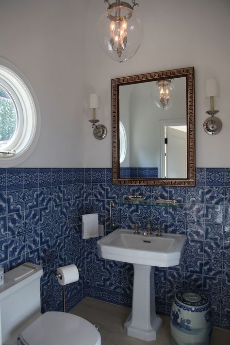 Love the blue & white tile Bathroom Wall Tile Ideas, Wall Tiles For Bathroom, Arabesque Tiles, Wall Tile Ideas, Blue Bathroom Walls, Living Pool, Hollywood Hills Homes, Home Design Interior, White Bathroom Tiles