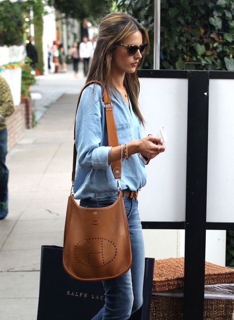 Hermes Evelyn Bag, Handbags Australia, Double Denim Looks, Leather Tote Purse, Hermes Handbags, Alessandra Ambrosio, 가을 패션, Hermes Bags, Leather Messenger