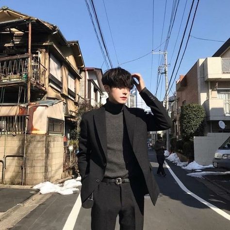 Grup Wa, Foto Poses, Streetwear Men Outfits, Men Fashion Casual Outfits, Korean Men, Korean Street Fashion, Asian Men, Asian Fashion, Mens Fashion Casual