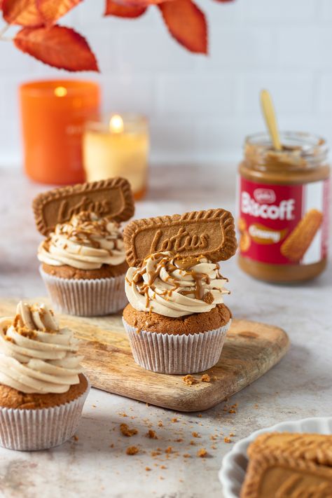 Lotus Biscoff Cupcakes – Ein Traum für Karamell-Liebhaber Lotus Biscoff Cupcakes, Biscoff Cupcakes, Lotus Biscoff, Cupcake Muffins, Cup Cakes, Little Things, Cupcake, Muffins, Dessert