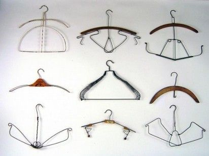 Things Organized Neatly, Art Fil, Vintage Hangers, Vintage Laundry, Spring Cleaning Hacks, Hanger Design, Found Art, Clothes Hangers, Wire Hangers