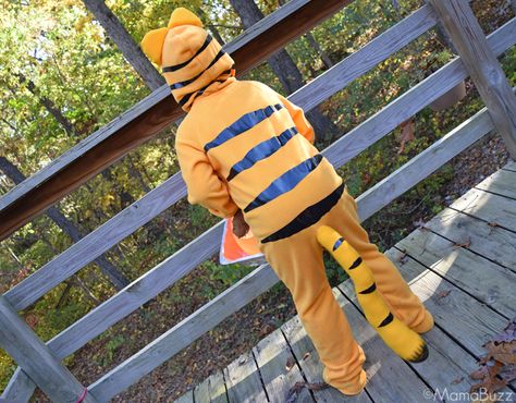 Back of Garfield Costume {MamaBuzz - mamabzz.com} Garfield Makeup, Gruffalo Costume, Easy Diy Costume, Garfield Halloween, Garfield Costume, Easy Diy Costumes, Book Week Costume, Costume For Kids, Makeup Easy