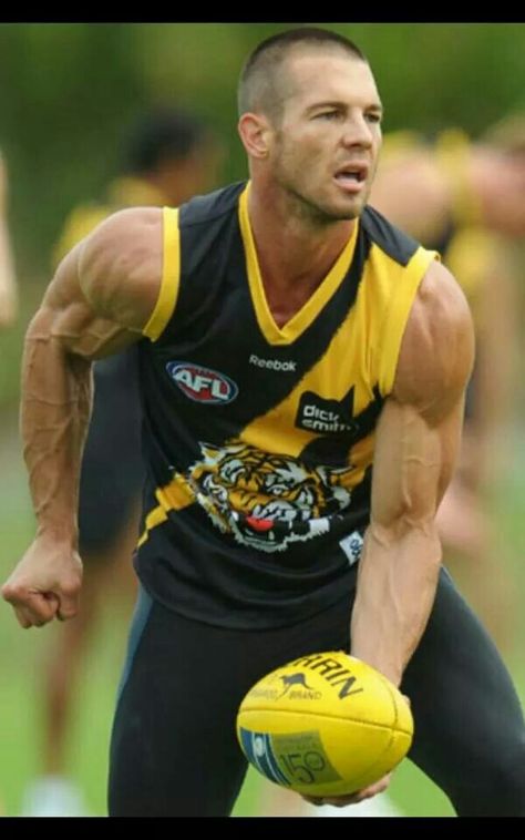 Ben Cousins Richmond Football Club, Australian Football League, Rugby Boys, Australian Football, Rugby Men, Bodybuilders Men, Eagles Football, Rugby Team, Training Gear