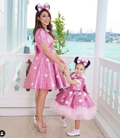 Mother & Daughter Matching Outfits Ideas Mother & Daughter Same Dressing Knee Length Party Dresses, Vintage Flower Girl Dresses, Vintage Flower Girl, Birthday Gown, Vintage Flower Girls, Flower Girl Dresses Vintage, Mommy Daughter Outfits, Mouse Outfit, Dresses A Line