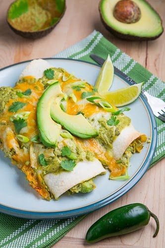 Chicken and Avocado Enchiladas in Creamy Avocado Sauce Chicken And Avocado Enchiladas, Avocado Enchiladas, Avocado Sauce Recipe, Chicken And Avocado, Creamy Avocado Sauce, Avocado Sauce, Num Num, Think Food, Avocado Recipes