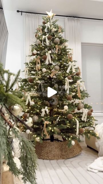 Vianey Mendez on Instagram: "My Christmas tree 2024 🎄✨  Comment SHOP for the links 🔗  ⬇ https://liketk.it/4VDrl  #christmasdecor #christmas #christmas2024 #november1st #naturalchristmas #browns" Gold Christmas Tree Ideas, Christmas Centerpieces Cheap, Christmas Tree Decorations Ribbon, Woodland Christmas Tree, Luxury Christmas Tree, Pretty Christmas Decorations, Diy Christmas Tree Topper, Flocked Christmas Trees Decorated, Minimalist Christmas Tree