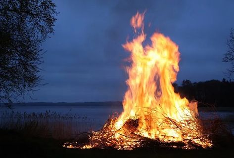 Celtic Calendar, Pencemaran Udara, Solstice And Equinox, The Pleiades, Ancient Celts, Old Farmers Almanac, Bonfire Night, Beltane, Groundhog Day