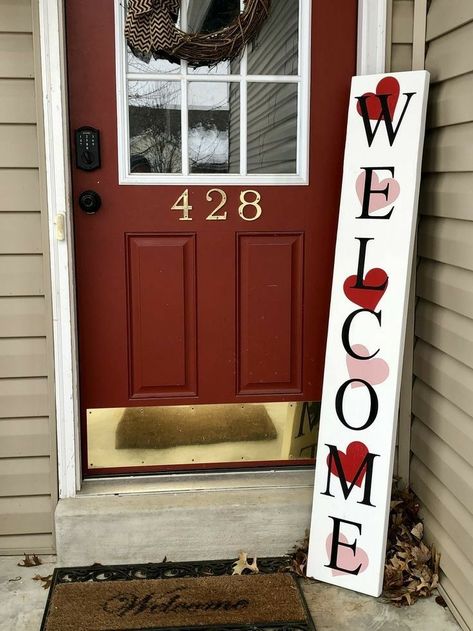 Valentines Porch, Valentine Wood Crafts, Diy Valentinstag, Diy Valentine's Day Decorations, Wooden Welcome Signs, Valentines Sign, Diy Valentines Decorations, Valentine Projects, Diy Wood Signs