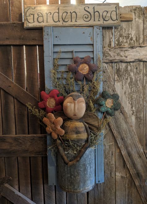 Primitive Summer Decor, Hinton Primitives, Primitive Spring Crafts, Spring Primitive Crafts, Primitive Bee, Primitive Flowers, Primitive Spring Decor, Primitive Country Crafts, Bunny Bunting