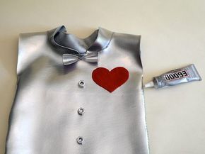 How to Make a Tin Man Costume (with Pictures) | eHow Diy Tin Man Costume, Tin Man Halloween Costume, Wizard Of Oz Costumes Diy, Fantasia Diy, Tin Man Costume, Diy Costumes Men, Tin Man Costumes, Hallowen Costume, Tyrion Lannister