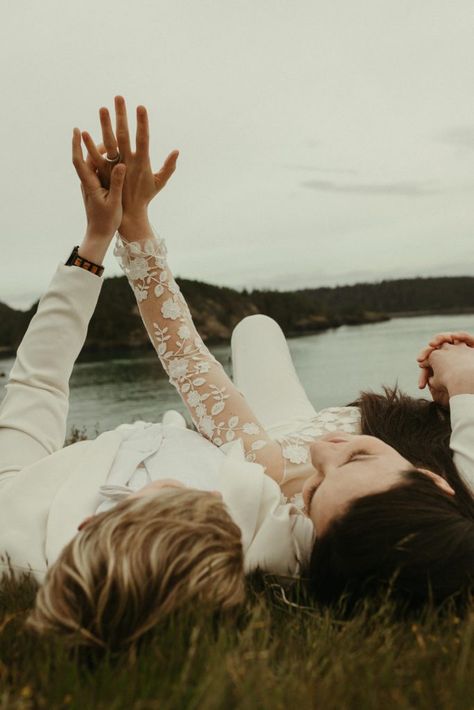 Sapphic Couple Photoshoot, Lgbtq Wedding Photos, Sapphic Engagement Photos, Queer Photoshoot Ideas, Lesbian Wedding Photoshoot Photo Ideas, Lesbian Engagement Pictures Beach, Lesbian Wedding Picture Ideas, Lesbian Elopement Photography, Lesbian Wedding Pictures