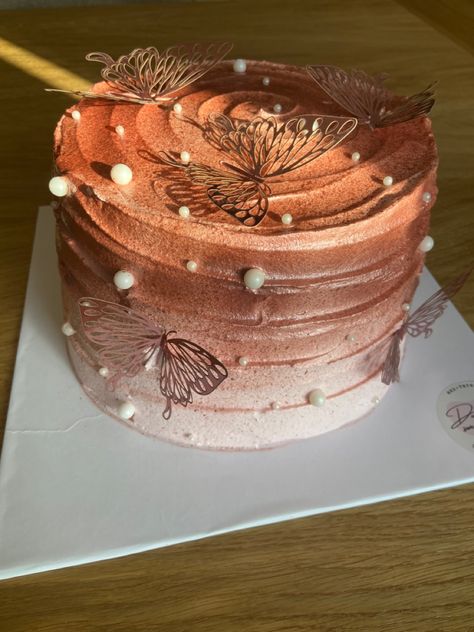 A butterfly cake sprayed with a rose gold sparkles Gold Cake Aesthetic, Gold Butterfly Cake, Cake Butterfly, Rose Gold Cake, Aesthetic Rose, Rose Gold Butterfly, Butterfly Cake, Funny Birthday Cakes, Aesthetic Roses