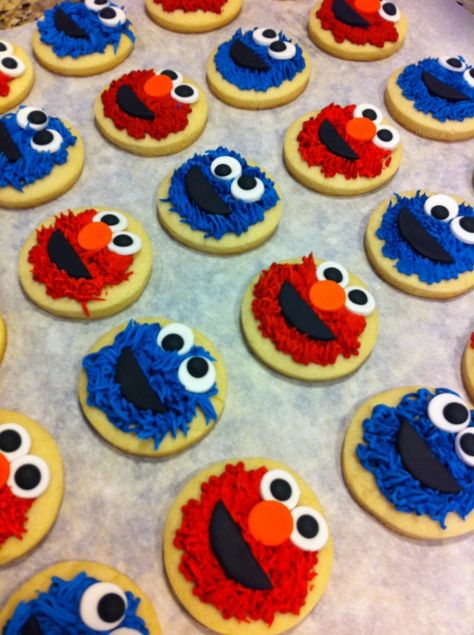 Cookie Monster Cookies, Elmo First Birthday, Summer Sugar Cookies, Indoor Birthday Parties, Elmo Cookies, Elmo Cake, Elmo And Cookie Monster, Sesame Street Cookies, Elmo Birthday Party