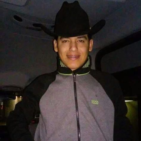 Tan Chulo Mi Amor ;** Ariel Camacho Videos, Hispanic Aesthetic, Bored Art, Mexican Culture, Man Crush, Wallpaper Iphone Cute, Mood Pics, Ariel, Singers