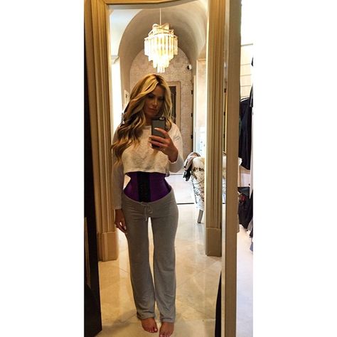 RHOA Kim Zolciak Out To Prove Her Waist is NOT Photoshopped--Water Her Proof! Kardashian Waist Trainer, Old Hollywood Homes, Arms Exercise, Kim Zolciak Biermann, Kim Zolciak, Obsessed With Her, Hollywood Homes, Mommy Makeover, Waist Trainers