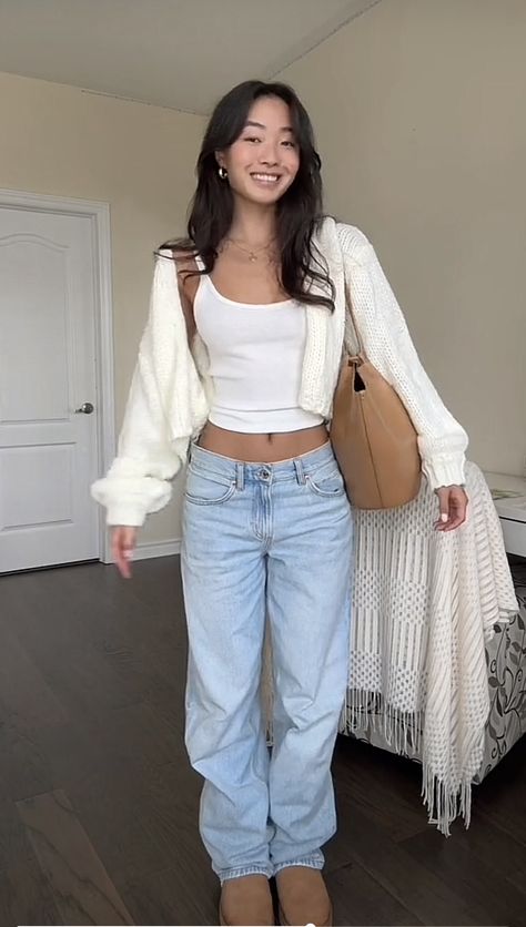 White Cropped Cardigan Outfit, White Cardigan Outfit Aesthetic, Cropped Cardigan Outfit, White Cardigan Outfit, Cardigan Outfit Aesthetic, White Cropped Cardigan, Outfit Inso, Cardigan Outfit, Uni Outfits