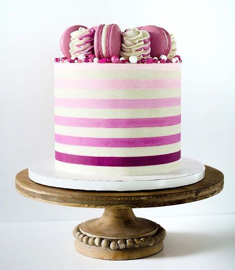 Ombré stripes in pink striped buttercream cake Buttercream Cake Designs, Cakes To Make, Striped Cake, Wilton Cake Decorating, Bowl Cake, Plum Cake, New Cake, Cake Decorating Tutorials, Cake Tutorial