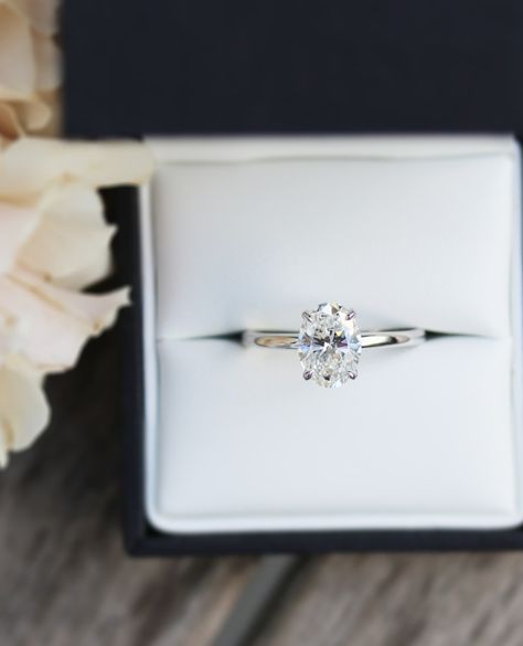 1ct Oval Engagement Ring White Gold, Solitaire Engagement Ring Silver, Oval Engagement Ring White Gold, Blue Gemstone Engagement Rings, Silver Band Ring Wedding, Engagement Ring Modern, Single Diamond Ring, Pretty Engagement Rings, Dream Wedding Ring