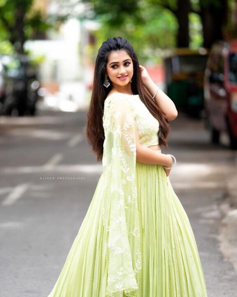 Serial Actress, Green Lehenga, Celebrity Photographers, Ethnic Sarees, Organza Saree, Pink Saree, Half Saree, Saree Wedding, Lehenga