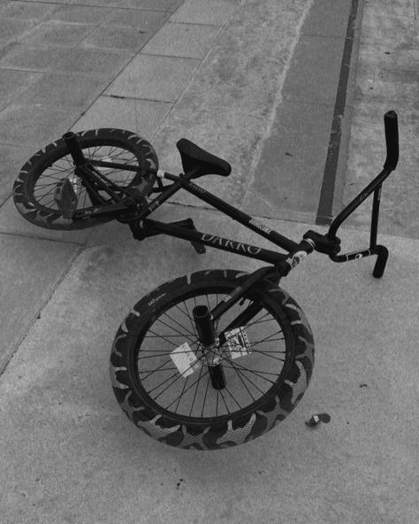 Bicycle Modification Ideas, Bmx Bikes Aesthetic, Bmx Aesthetic, Bmx 20, Bmx Dirt, Bmx Street, Vintage Bmx Bikes, Stunt Bike, Bike Aesthetic