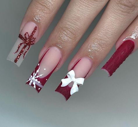 Christmas Press On Nails, Red Christmas Nails, Nagel Tips, Winter Nails Acrylic, Acrylic Press On Nails, Girly Acrylic Nails, Nails Winter, Snowflake Nails, Christmas Nails Acrylic