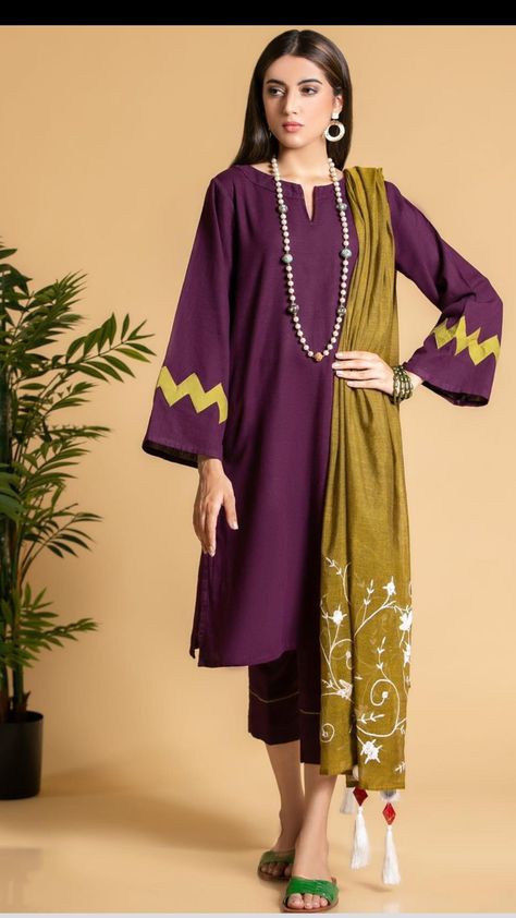 Combination Dresses, Simple Kurti Designs, Pakistani Fashion Casual, Womens Trendy Dresses, Pakistani Dresses Casual, Salwar Kamiz, Dress Design Patterns, Kurti Neck Designs, Sleeves Designs For Dresses