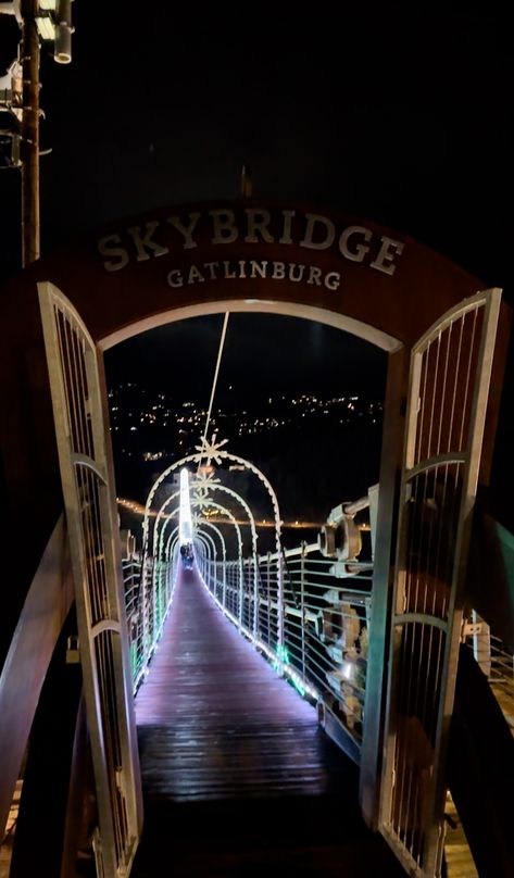 Gatlinburg In December, Downtown Gatlinburg Tennessee, Christmas In Gatlinburg Tn, Skybridge Gatlinburg, Gaitlandburg Tennessee, Gatlinburg Tennessee Christmas, Things To Do In Gatlinburg, Tennessee Christmas, Mountains Tennessee