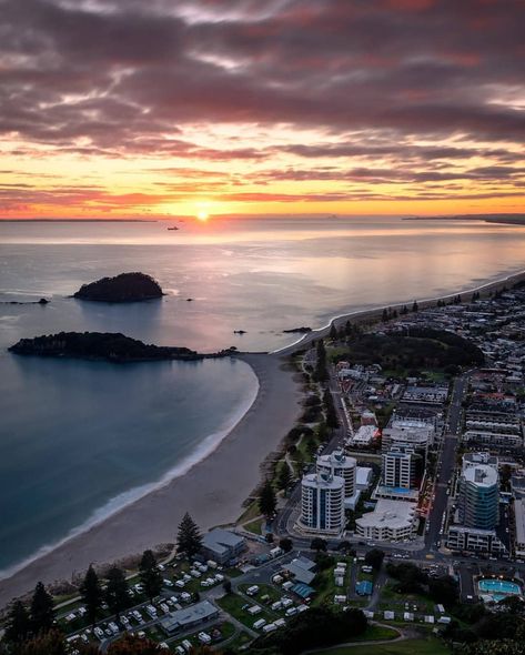 Views from Mount Maunganui, Bay of Plenty 🇳🇿 #LifeOfNewZealand ��� Mount Maunganui, New Zealand Landscape, Bay Of Plenty, Auckland New Zealand, New Zealand Travel, Travel Work, Auckland, Insta Travel, Promo Codes