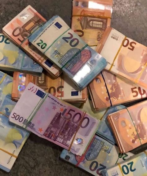 Euro Banknotes, Imperiul Roman, Money Vision Board, Fake Money, Money Stacks, Money Pictures, Money On My Mind, Success Affirmations, Money Goals