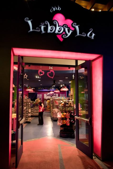 Libby Lu Libby Lu Aesthetic, Y2k Stores, Room Decor 2000s, Club Libby Lu, Green And Purple Aesthetic, Hot Topic Aesthetic, Early 2000s Room, Shampoo Ads, 2000s Club Aesthetic