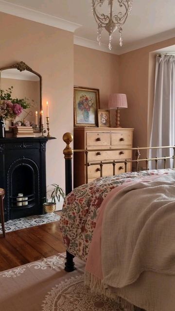 Setting Plaster, Wall Colour, Casa Vintage, Cottage Bedroom, Modern Vintage Home, Vintage Bedroom, Style Deco, Pink Bedroom, Decoration Inspiration